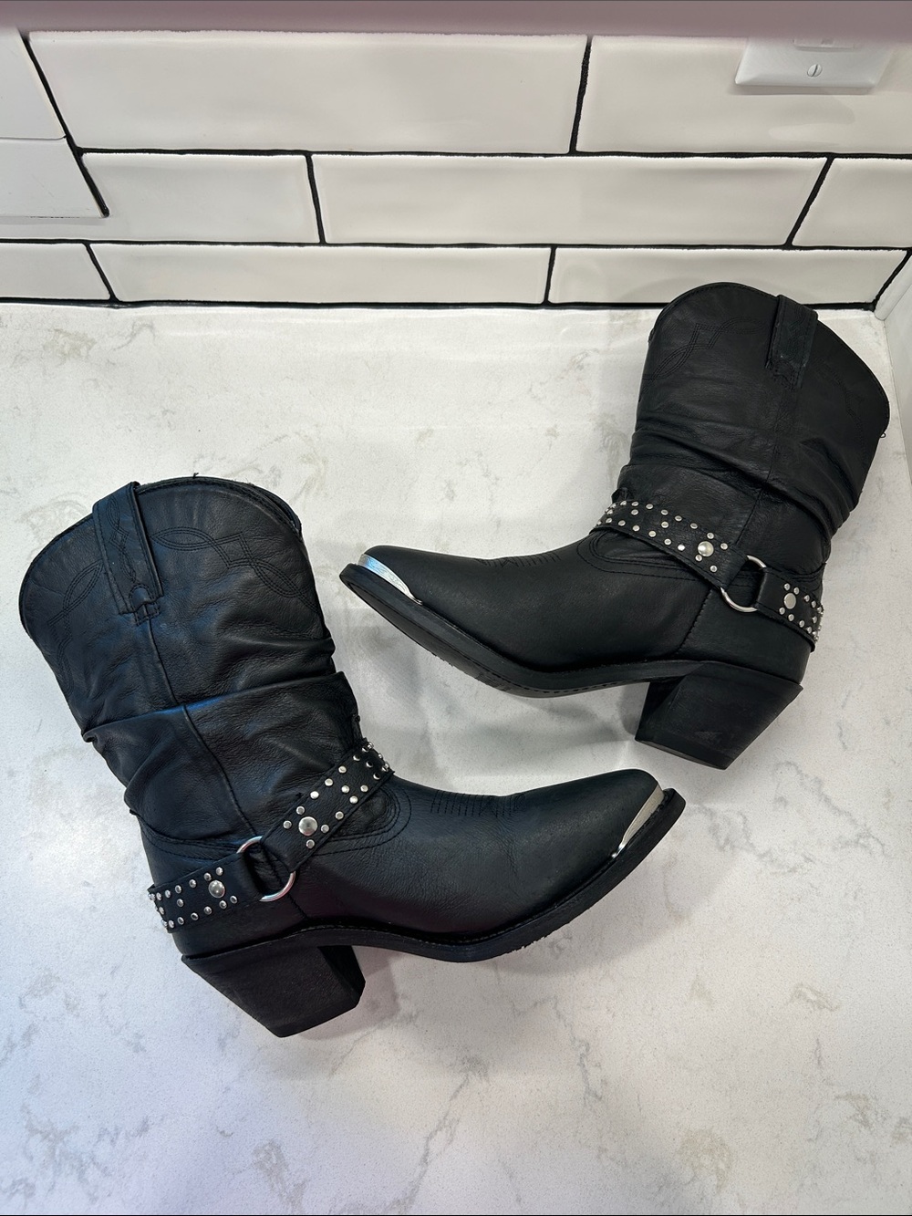 Shyanne Women's Tammye Slouch Harness Western Boho Boot - Round Toe Size 9 Black - Picture 8 of 15